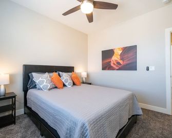 Escape - Lake Powell, Horseshoe Bend, Antelope Canyon - Page - Bedroom