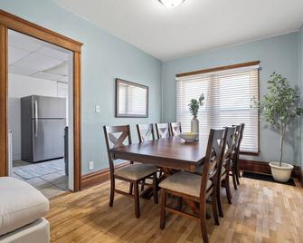 The Great Lakes Hideaway, Cozy & Centrally Located For Travelers - Battle Creek - Dining room