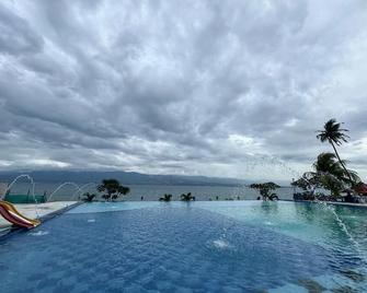 Amazing City Beach Resort Palu - Palu - Pool