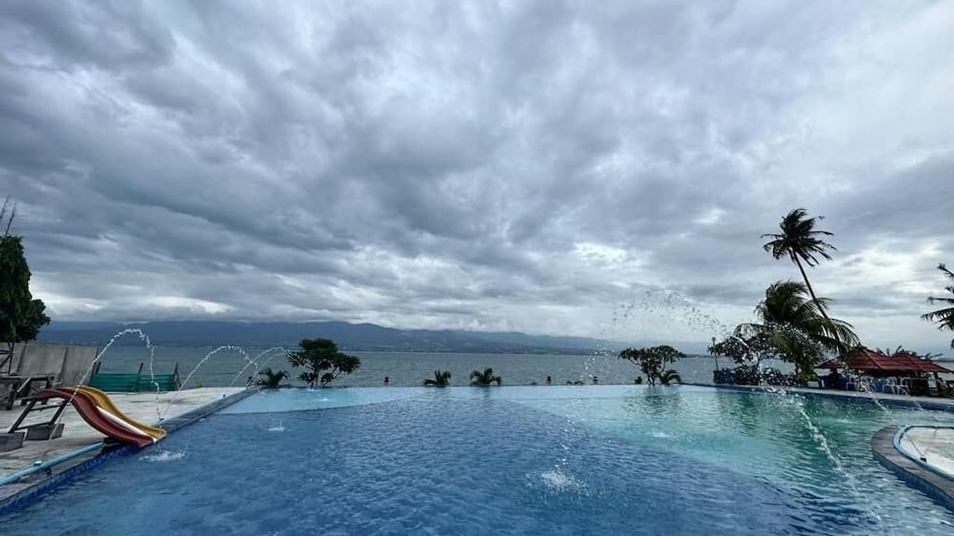Amazing City Beach Resort Palu