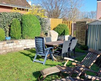 Grömitz - Holiday apartment in a quiet location near the zoo - Grömitz - Innenhof