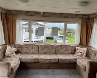 Seaside Escape Haven in isle of sheppy - Faversham - Living room