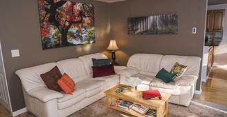 Spacious Cozy, Quiet 5 Star Apartment & Secured Parking In Seattle - Seattle - Olohuone