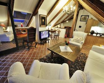 Herberge an der Nikolauszeche - Purbach am Neusiedlersee - Wohnzimmer