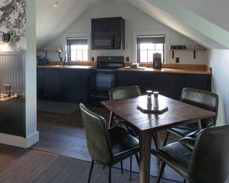 The Inn Downtown - Penthouse Studio Apartment - Portsmouth - Dining room