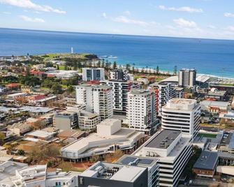 Burelli Beach Escape Breezy Seaside Charm - Wollongong - Building
