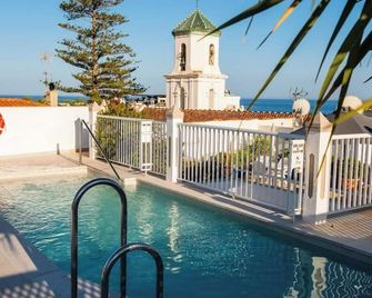 Puerta del Mar - Nerja - Piscina