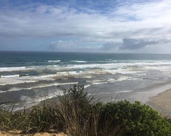 Rest, Relaxation, Surfing and Fishing Beachfront on the Wild West Coast - Dargaville - Beach