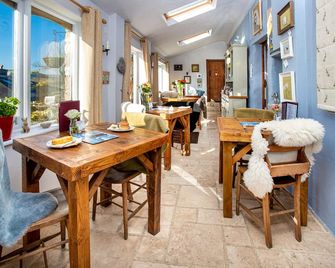 Middle Studfold Farm B&B - Settle - Dining room