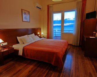 Hotel Excelsior - Loutraki - Спальня