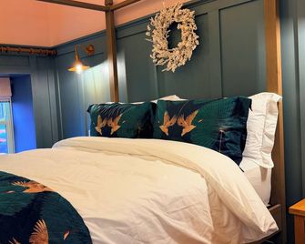 Carpenters Cottage Derbyshire, with romantic 4 poster bed - South Wingfield