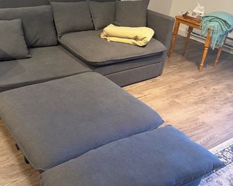 Brookswood - Langley - Living room