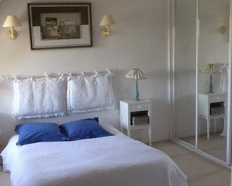The Blue Room - Azay-le-Ferron - Habitación