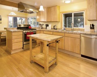 Edelweiss Lodge - Mammoth Lakes - Kitchen