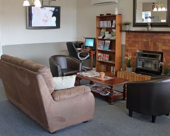 City Motor Inn - טוומבה - סלון