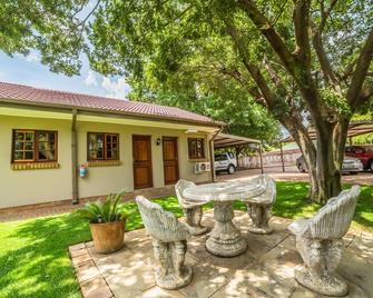 Beryl1 Guest House - Klerksdorp - Patio