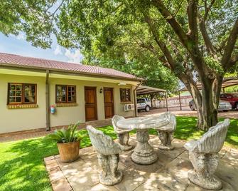Beryl1 Guest House - Klerksdorp - Patio