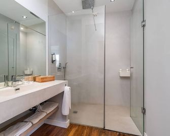 Aristoy - by Grupo Tribu - Tarifa - Bathroom