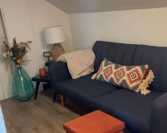 The Peoples farm house is located in the heart of North Liberty. - North Liberty - Living room