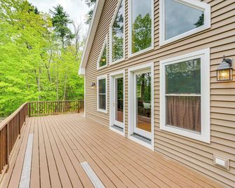 Ski, Hike and Fish Chalet with Hot Tub in Conway - Conway - Balkon