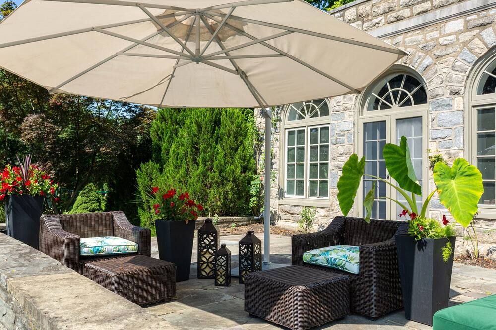 Historic Mainline 8 bdrm, 3 story Mansion, pool, basketball, badminton and more