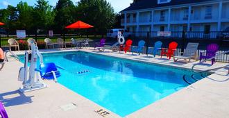 Baymont Inn and Suites Florence/Muscle Shoals - Florence - Pool