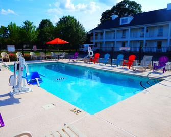 Baymont Inn and Suites Florence/Muscle Shoals - Florence - Pool