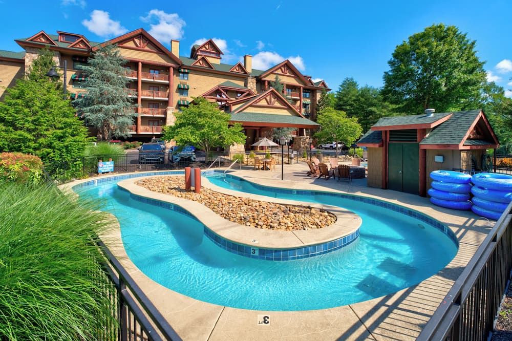 Bearskin Lodge on the River - גאטלינברג - בריכה
