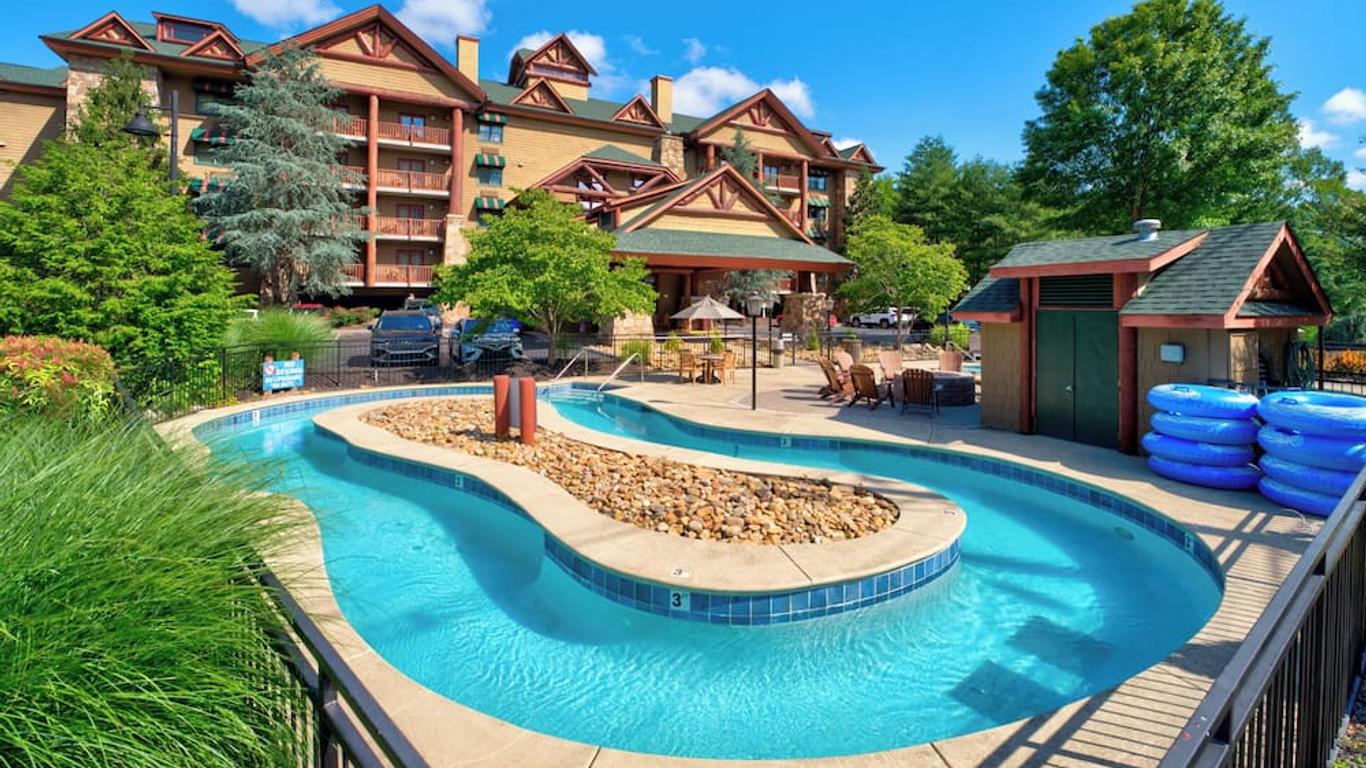 Bearskin Lodge on the River