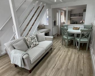 Beautiful and freshly renovated cottage in the heart of Pwllheli - Pwllheli - Olohuone