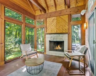 Luxurious Home Near Legendary Elkhart Lake - Plymouth - Huiskamer