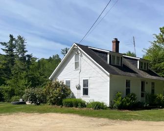 Quaint 3-bedroom farmhouse in peaceful Mason, NH. - Mason - Building