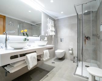 Aparto-Hotel Rosales - Madrid - Bathroom