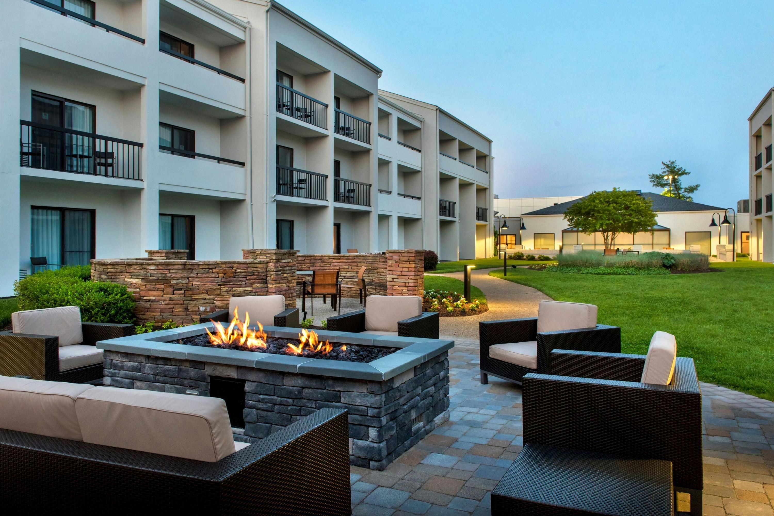 Courtyard by Marriott Silver Spring North/White Oak - Silver Spring - Patio