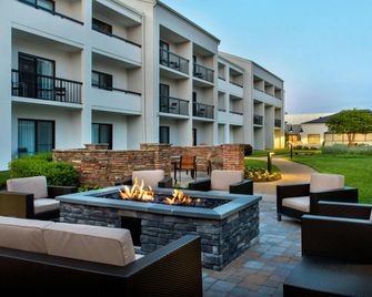 Courtyard by Marriott Silver Spring North/White Oak - Silver Spring - Patio