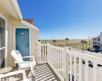 Coastal Condo with Gulf & Pond Views, Pool & Hot Tub - Corpus Christi - Balcony