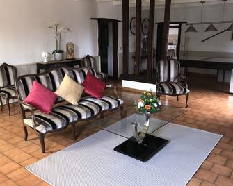 Charming Family Home - Baigts - Sala de estar