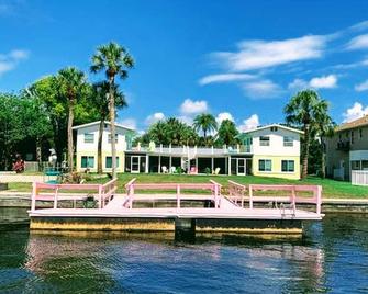 The Keys Bungalow On The Cotee River - Port Richey - Building