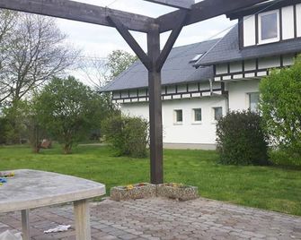 Fewo 'kleine Linde' - Ferienhof Lindenhof - Kastellaun - Innenhof
