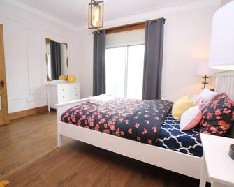 Charm & Luxury Vacation Headquarters to Downtown! - Montreal - Bedroom