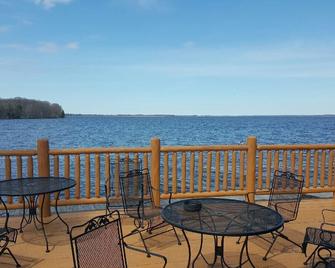 Spacious Lakefront Townhome on Castle Rock Lake! - Mauston - Balcony