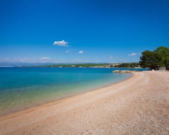 Blue Waves Resort - Malinska - Strand