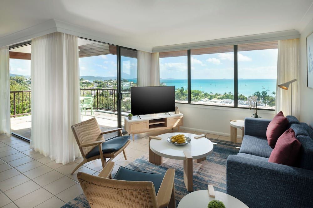 at Water's Edge Resort - Airlie Beach - Living room