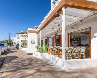 Kristie Court 2, 7 Weatherly Cl close to the beach with WiFi - Nelson Bay - Patio