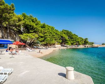 Holiday Village Sagitta - Omiš - Beach