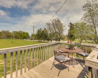Beatrice Studio with Fire Pit Near Golf! - Beatrice - Innenhof