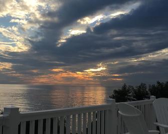 Cape May Beach- Luxury Bayfront- Heated Pool-Linens - Villas - Balcony