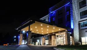 Holiday Inn Express & Suites Charlotte Ne - University Area - Charlotte - Bâtiment