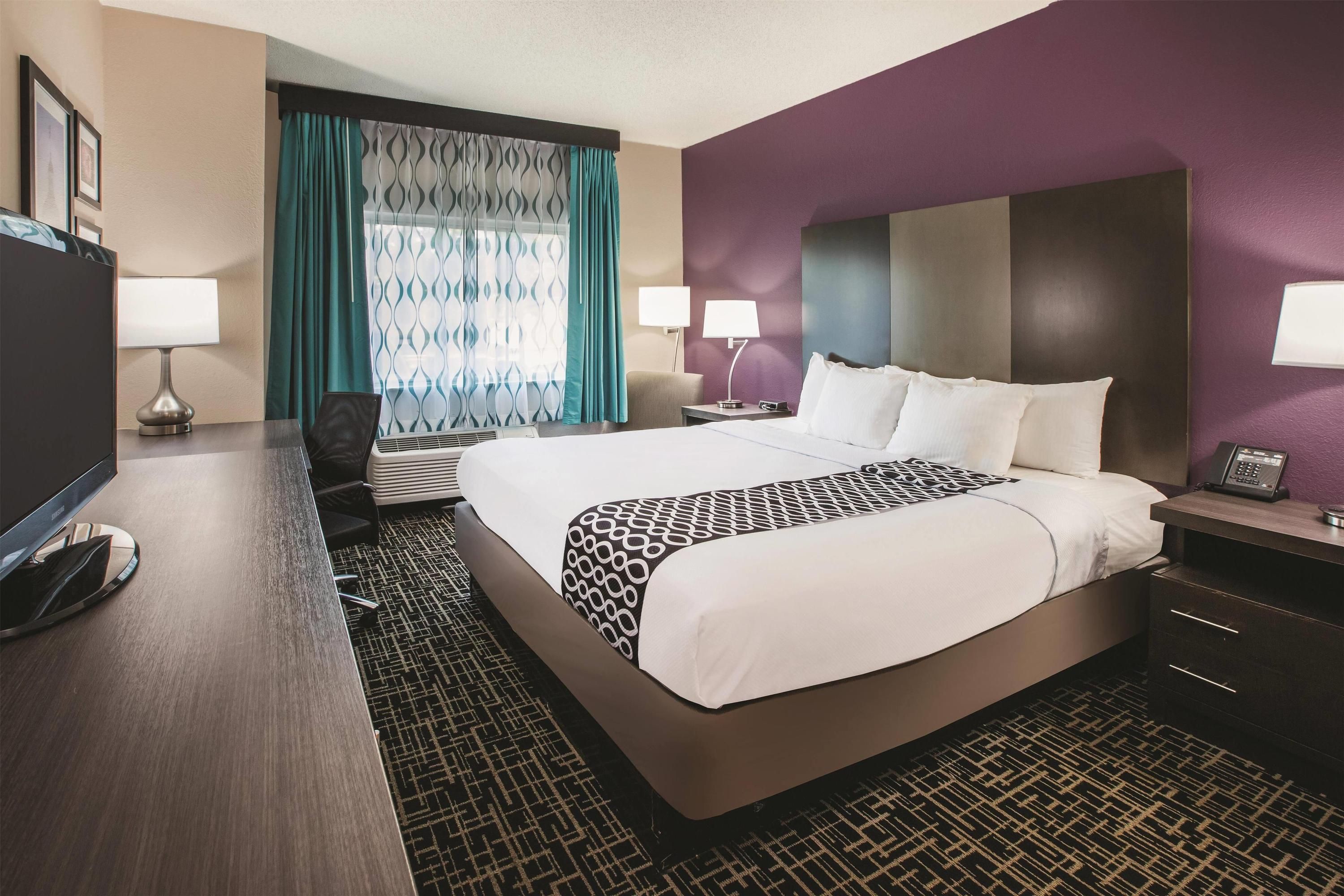La Quinta Inn by Wyndham Indianapolis North at Pyramids - אינדיאנאפוליס - חדר שינה
