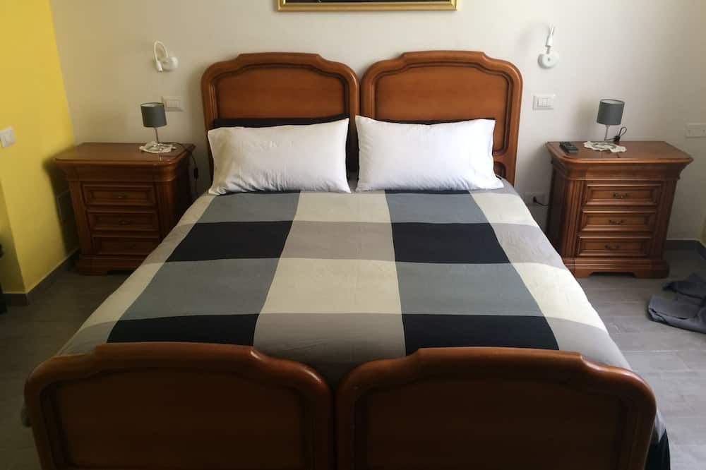 Arco Charming B & B - Yellow Room - Passignano sul Trasimeno - Bedroom